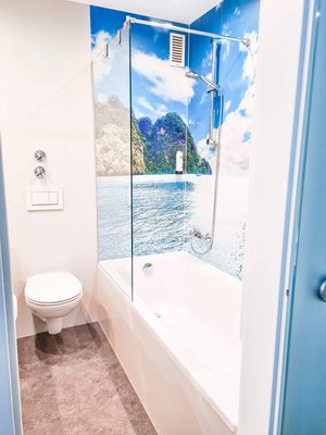 Bathroom with tub in Hotel Blauer Karp